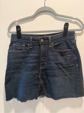Levi’s Signature Gold Denim Mini Skirt W28  Dark Wash